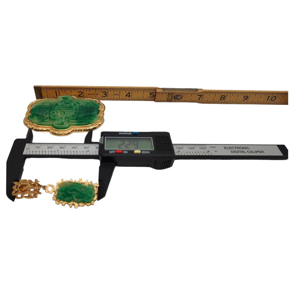 Large Vintage VENDOME Gold Tone Asian Inspired Green Carved Brooch & Earring Set - Picture 14 of 14